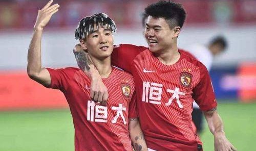  尼斯主帅赛后炮轰裁判，争议判罚引发舆论风波  