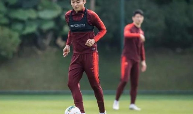  马赛客负弱旅爆冷，球迷质疑教练排兵布阵  