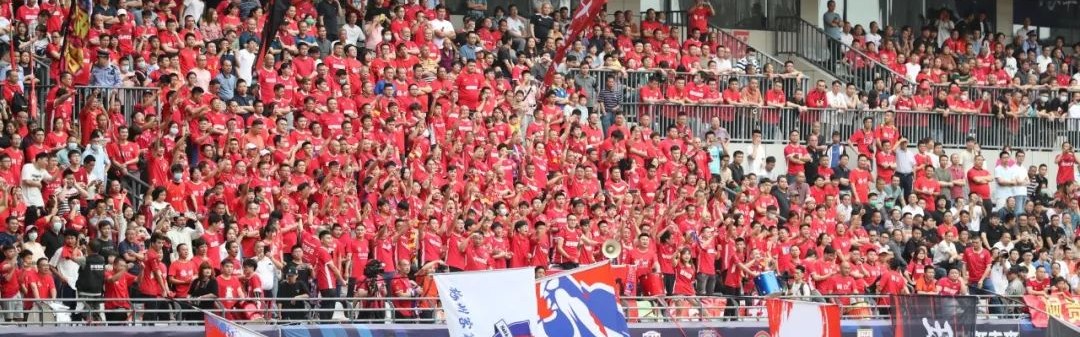  波鸿球迷横幅抗议俱乐部管理层  