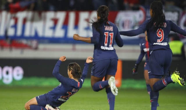  里尔女足创造联赛不败夺冠奇迹  